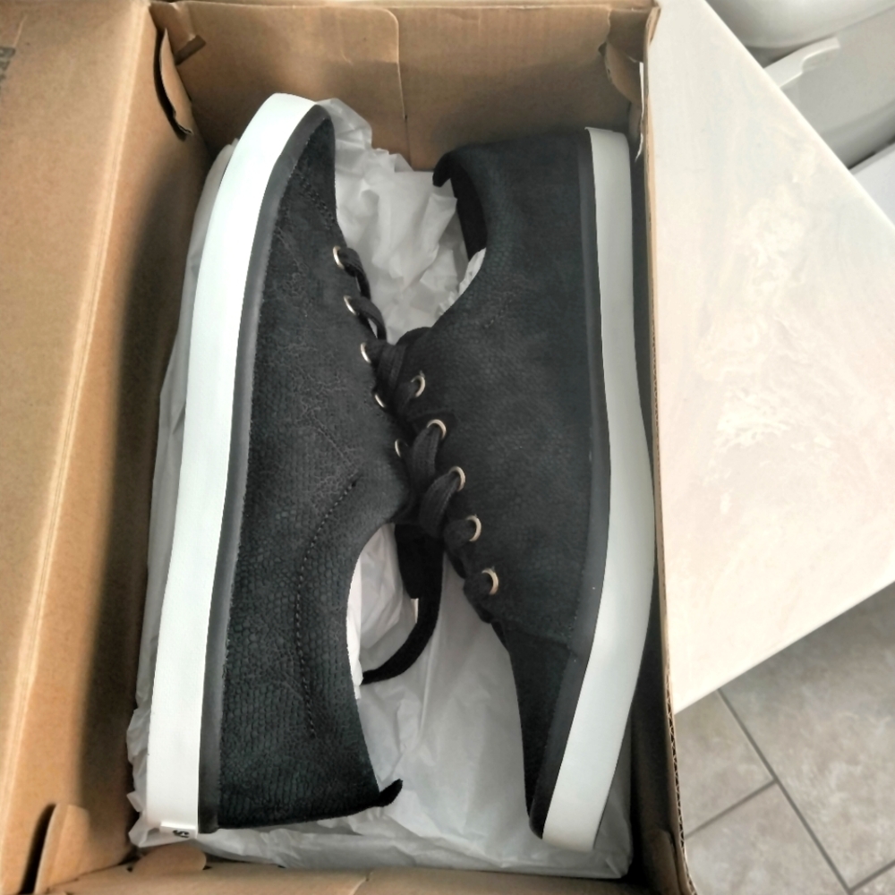 Brand New Women's Black Sperry Size 9.5